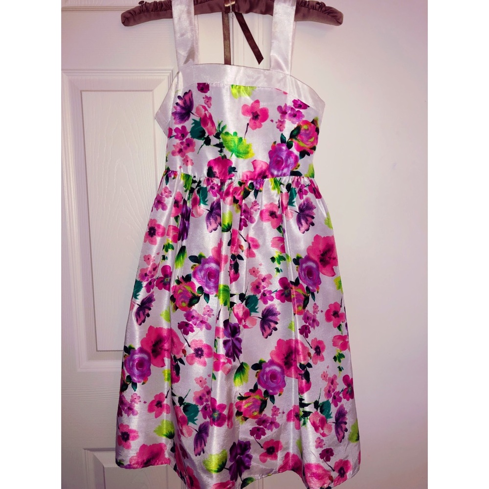 Girls Floral dress💕